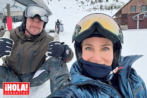 Chris y su mujer, la española Elsa Pataky, en un alto de su jornada de esquí en Courchevel, que se encuentra a dos horas de Lyon (Francia).