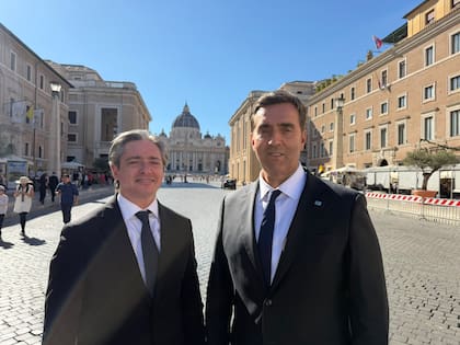 Christian Asinelli, vicepresidente del CAF, el Banco de Desarrollo de América latina y el Caribe, y Leonardo Boto, intendente de Luján, en Roma