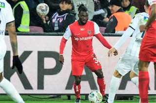 El futbolista ghanés que el domingo anotó el gol del triunfo en la liga turca fue hallado entre los escombros