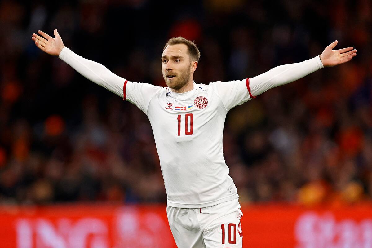 Christian Eriksen festeja su gol para Dinamarca, durante el partido amistoso que disputó con su selección ante la de Países Bajos, en Ámsterdam