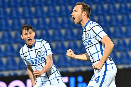 Christian Eriksen festeja un gol del Inter frente al Crotone