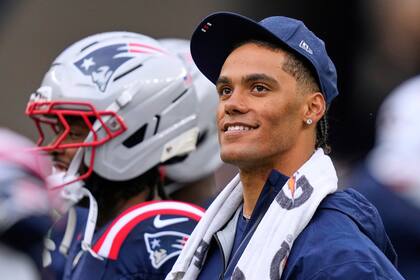 Christian González regresa a los entrenamientos de Patriots tras lesión; su estado es incierto