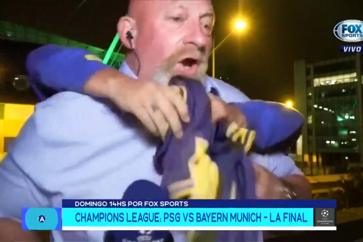 Christian Martin sufrió cuando un hincha de Boca le quiso poner la camiseta xeneize en un móvil en vivo.