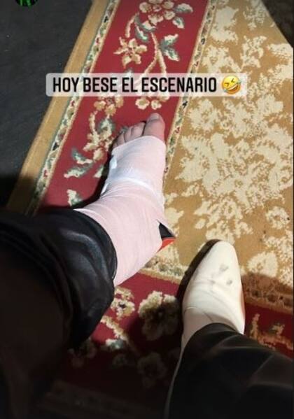 Christian Nodal sufrió un accidente durante su presentación en Guatemala como parte de la gira Forajido.