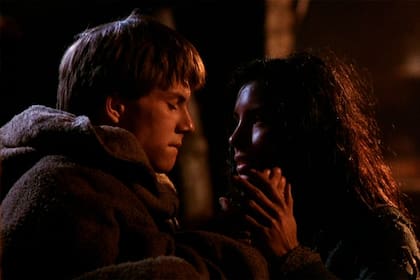 Christian Slater y Valentina Vargas, en una de las escenas claves de la película