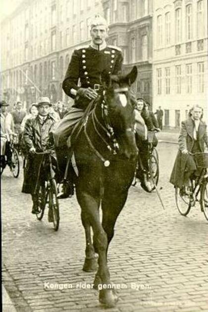Christián X en la capital danesa durante la Segunda Guerra Mundial.