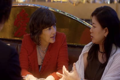 Christiane Amanpour entrevista a una joven japonesa en la serie Christiane Amanpour: Sexo y amor en todo el mundo