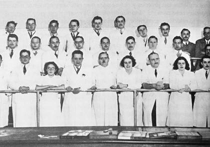Christiane es doctora en Medicina experimental e investigadora científica especializada en leucemia experimental.