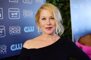 Christina Applegate recibió una estrella en el Paseo de la fama, y se refirió a su cuadro de esclerosis múltiple