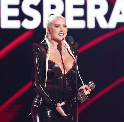 Christina Aguilera tuvo una gran noche en los Billboards latinos tras recibir una gran ovación por su impresionante interpretación de "La Reina"
