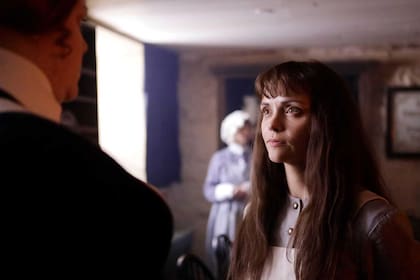 Christina Ricci protagoniza Atrapada en el manicomio: La historia de Nellie Bly. Esta misma historia, sirvió de inspiración para la temporada Asylum de American Horror Story