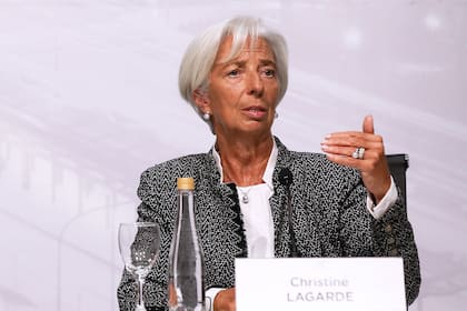 Christine Lagarde dijo que el FMI estaba considerando el pedido argentino de reorganizar los pagos del acuerdo.y sostuvo que las nuevas medidas anunciadas por el presidente, Mauricio Macri serán determinantes para la política fiscal en el futuro