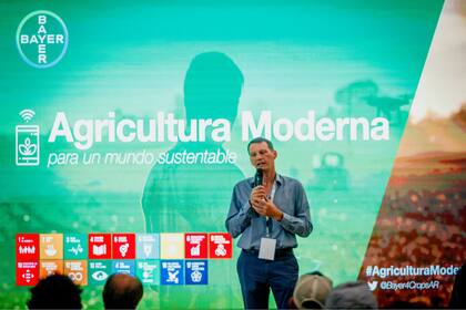 Christophe Dumont, presidente y CEO de Bayer Cono Sur, durante la presentación de la jornada a campo en Pergamino