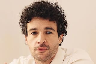 Se bajó de un gran éxito, no mira sus propias series y enamoró a Aubrey Plaza: las mil caras de Christopher Abbott