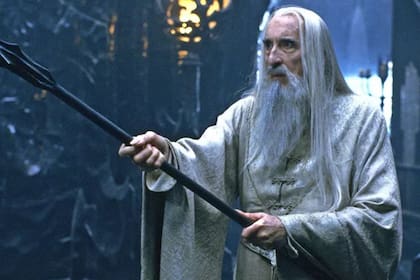 Christopher Frank Carandini Lee murió en 2015 y es recordado por todos por sus innumerables papeles en la pantalla grande; sin embargo, su historia va mucho más allá