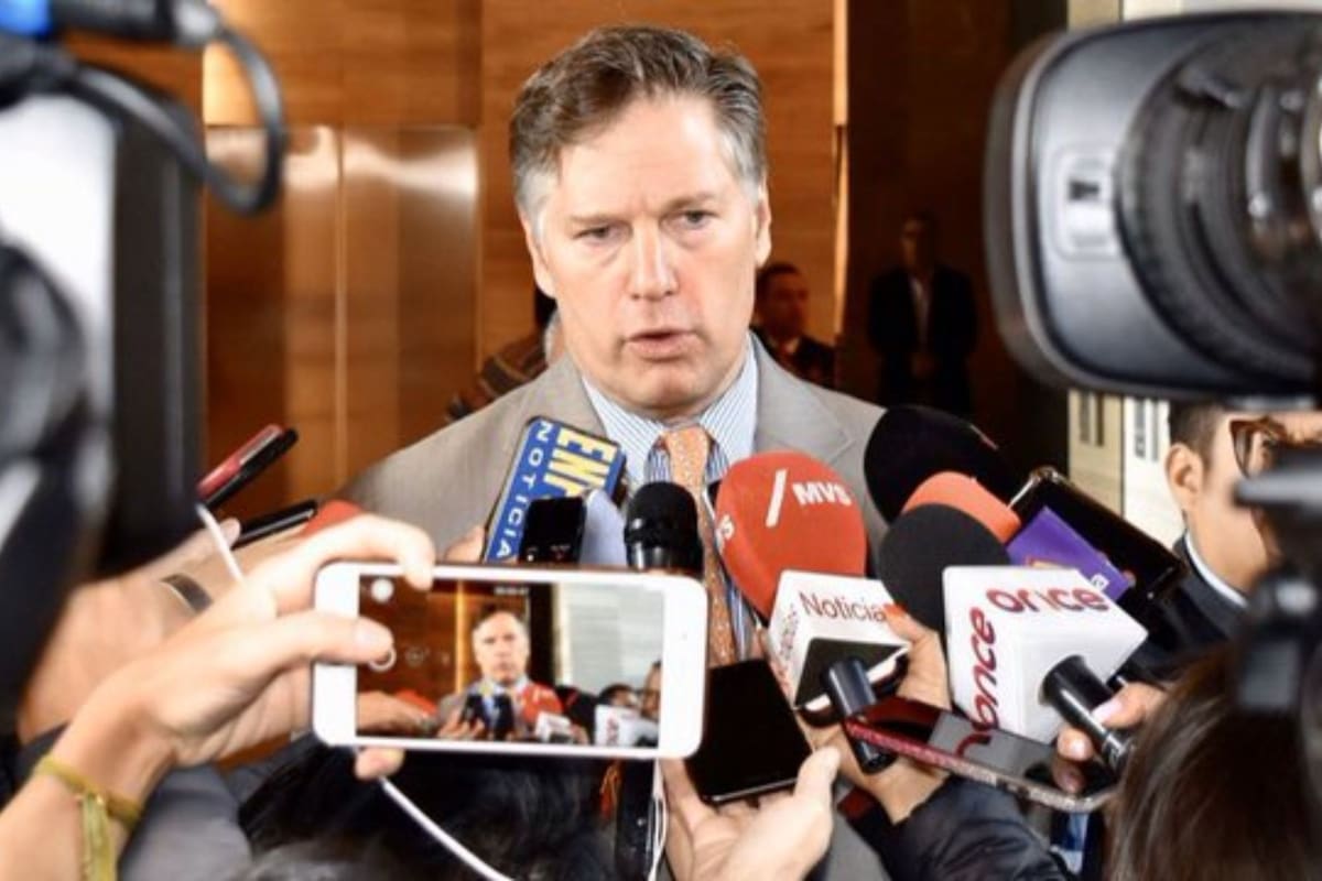 Christopher Landau argumentó que el asilo no debe ser una "laguna legal" o un mecanismo para evadir las leyes de inmigración