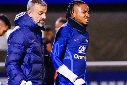 Christopher Nkunku se retira con dolor del entrenamiento del seleccionado francés, después confirmaron que quedó desafectado