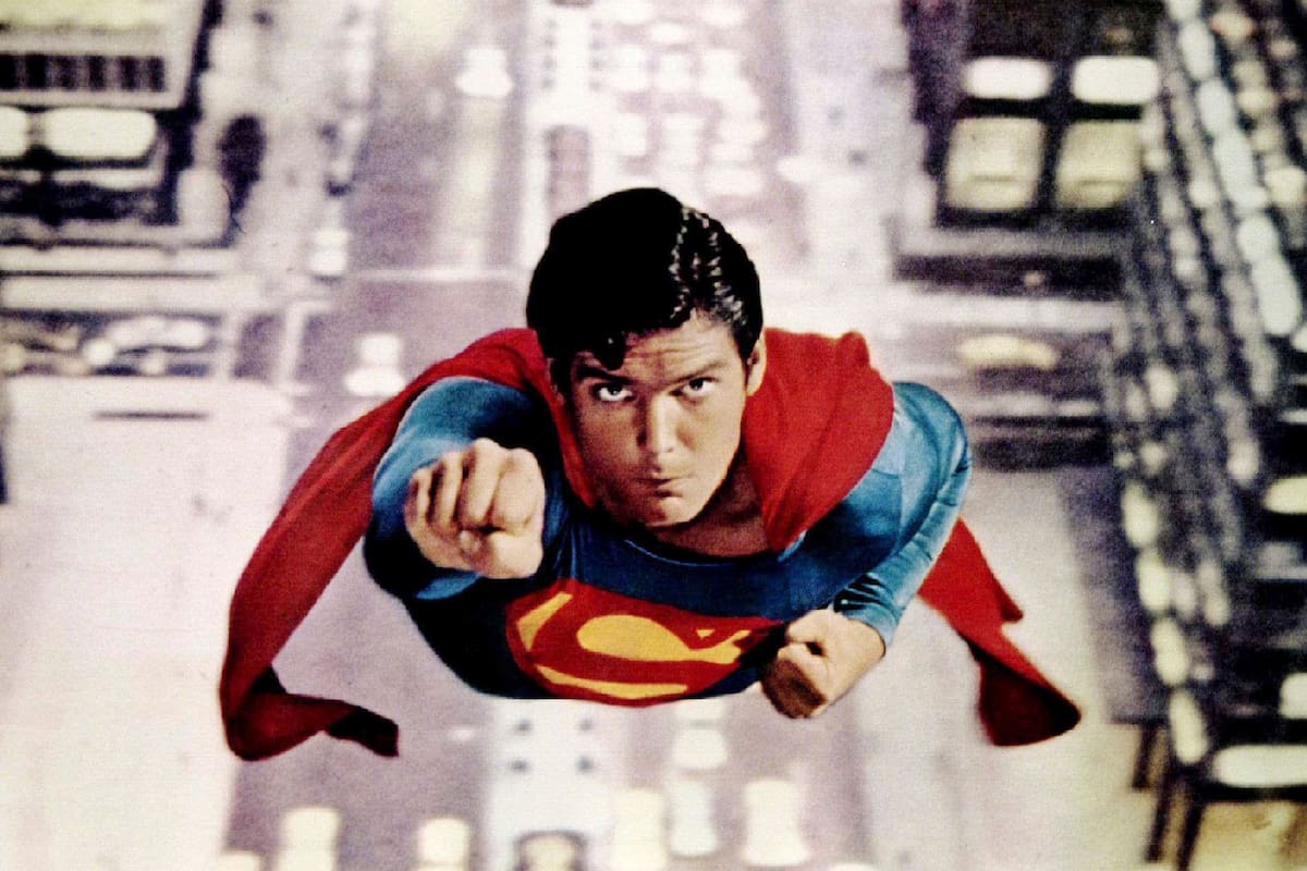 Christopher Reeve, quien interpretó a "Superman" en esta escena de la primera película de "Superman" en 1978.