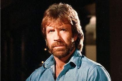 Chuck Norris comenzó su carrera en 1972 de la mano de Bruce Lee