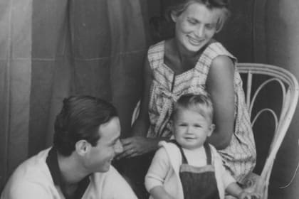 Chunchuna Villafañe y Horacio Molina, con su hija Juana