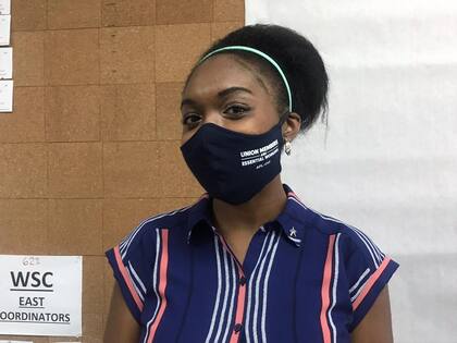 Ciara McCall, una azafata que se quedó sin trabajo en Orlando. Votará por Biden
