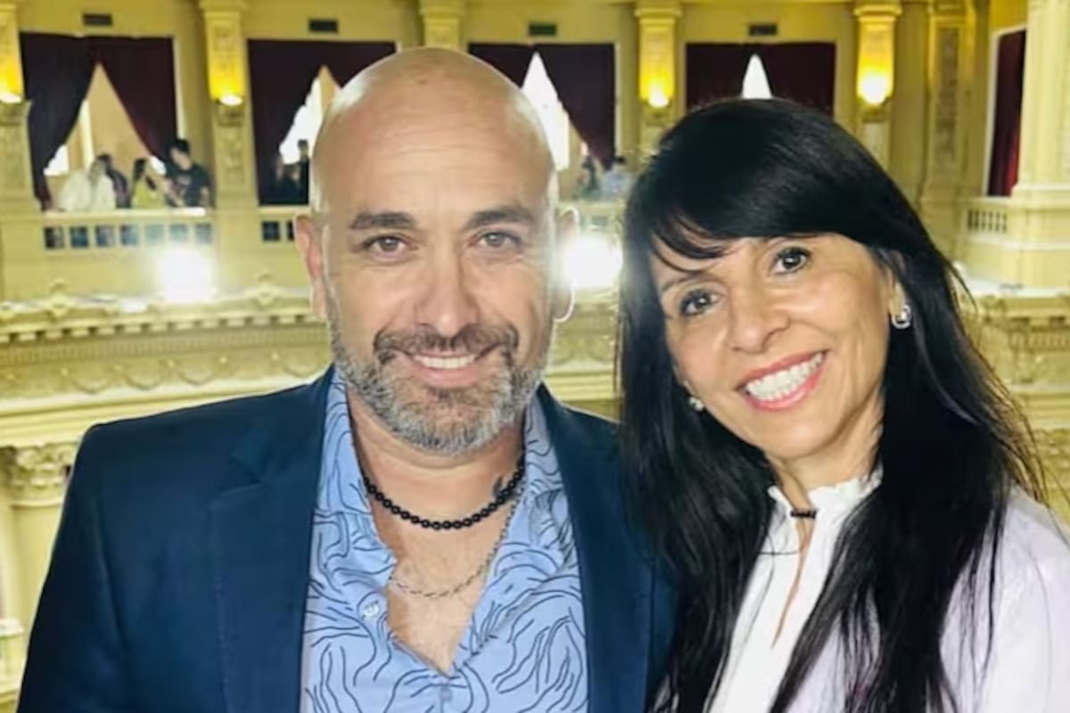 Ciccarelli, primo de Fred Machado, junto a la diputada libertaria Villaverde