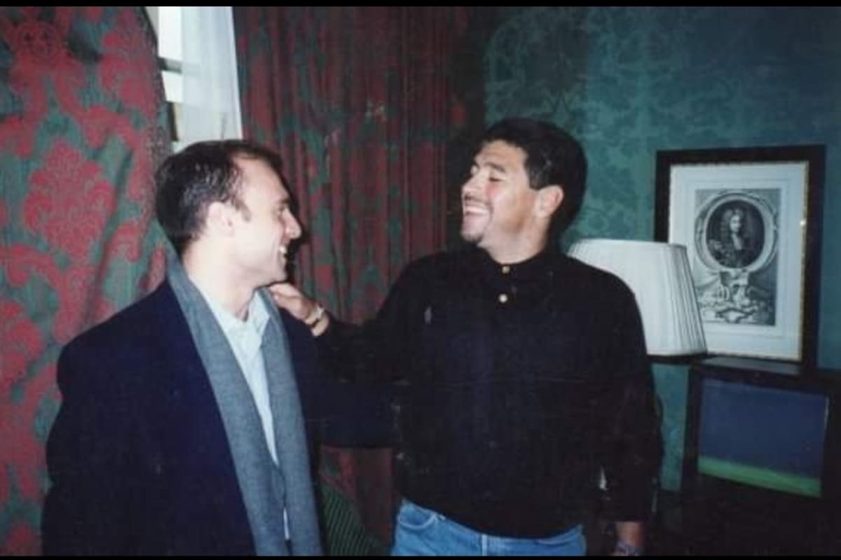 Cichello Hübner en una de sus reuniones con Diego Maradona