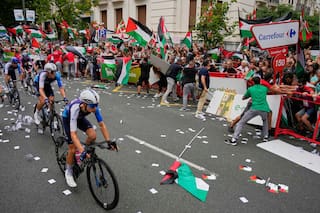 La Vuelta a España de ciclismo: rechazos por los manifestantes violentos y posiciones encontradas