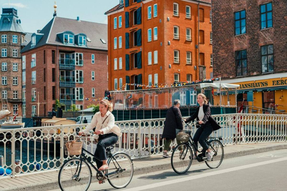 Ciclistas en Copenhague, capital de Dinamarca