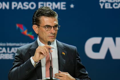 Cien días de gobierno de Paz: eliminación del subsidio a combustibles y reto de atraer inversiones