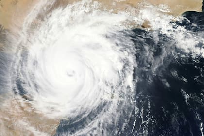 Científicos aseguran que los huracanes se vuelven más fuertes debido a la crisis climática