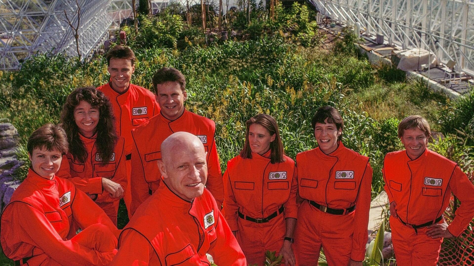 Científicos dentro de Biosphere 2
Spaceship Earth documental sobre un experimento ecológico de los 90.