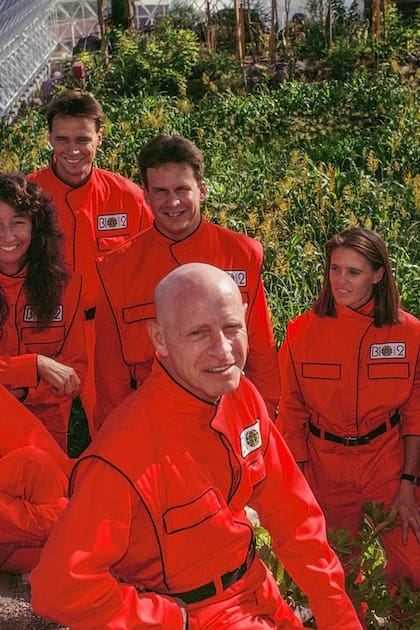 Científicos dentro de  Biosphere 2 
Spaceship Earth documental sobre un experimento ecológico de los 90.