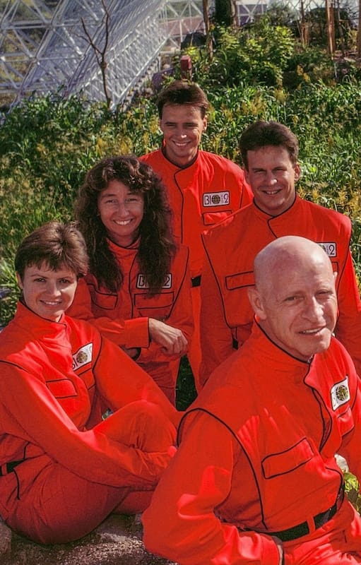 Científicos dentro de Biosphere 2
Spaceship Earth documental sobre un experimento ecológico de los 90.