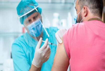 Científicos en todo el mundo trabajan en el desarrollo de posibles vacunas contra el coronavirus.