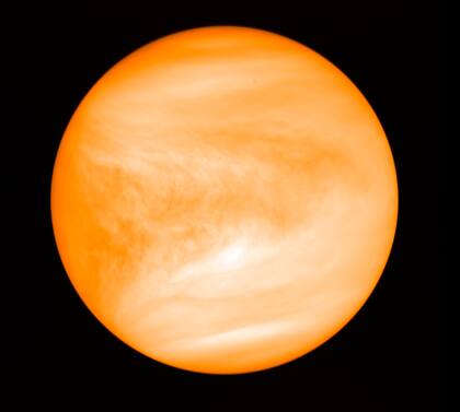Científicos italianos identificaron una cueva de origen volcánico en Venus con una profundidad de 375 metros (J. Greaves/Universidad de Cardiff/JAXA vía AP)