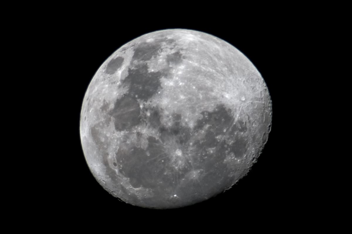 Científicos vieron por primera vez estructuras bajo la superficie de la Luna (Imagen ilustrativa / Pexeles)