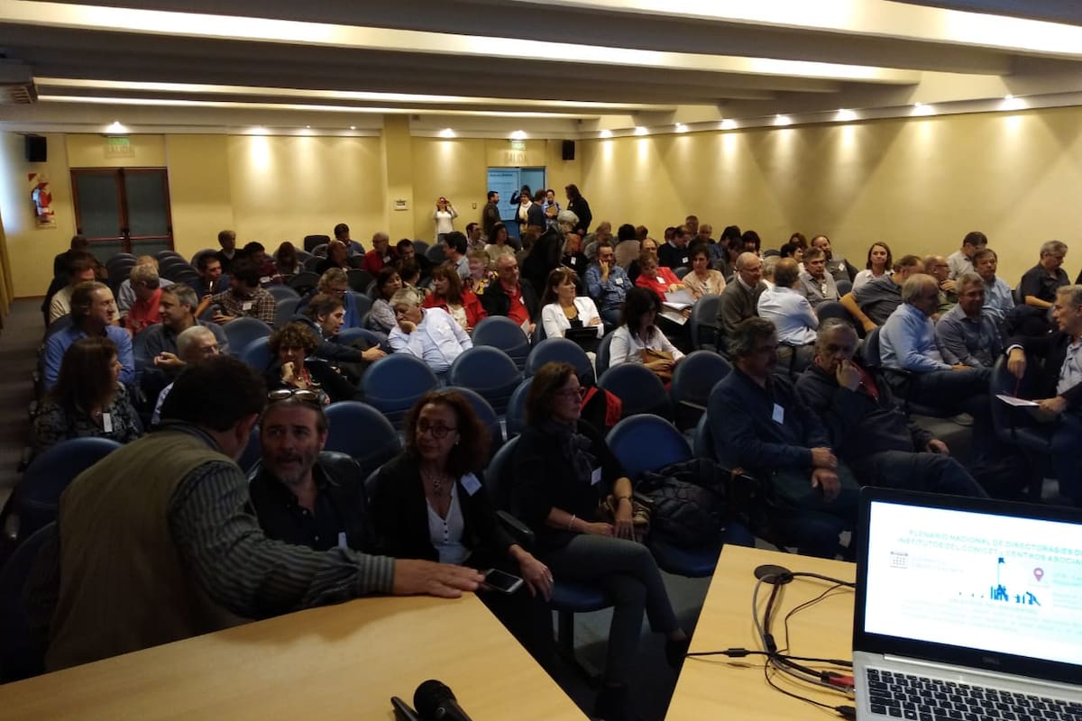 Ciento cuarenta directores de institutos del Conicet de 18 provincias se autoconvocaron hoy y mañana en Córdoba para analizar la política científica