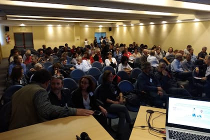 Ciento cuarenta directores de institutos del Conicet de 18 provincias se autoconvocaron hoy y mañana en Córdoba para analizar la política científica