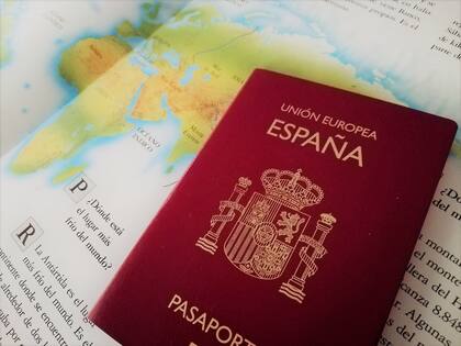 Cientos de argentinos tramitaron el pasaporte español.