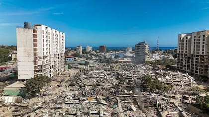 Cientos de edificios sufrieron daños graves o colapsaron completamente, según la información oficial