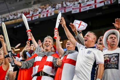 Cientos de ingleses también acudirán a Atlanta, con la ilusión de volver a una final del Mundial (Photo by Harry Langer/DeFodi Images/DeFodi via Getty Images)