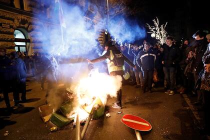 Cientos de manifestantes salieron a las calles a protestar por la nueva ley