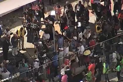 Cientos de manifestantes se unieron contra la reforma en la educación sobre la historia afroamericana en Florida