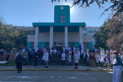 Cientos de médicos reclaman medidas de seguridad para evitar la exposición al coronavirus