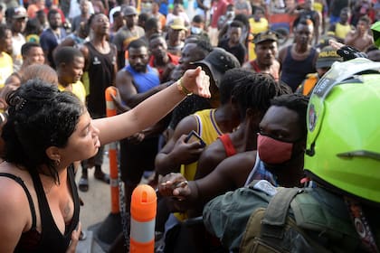 A los migrantes se les impedía el paso con la justificación de que el Covid-19 ponía en peligro a los estadounidenses