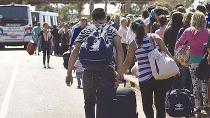 Cientos de miles de personas cruzaron de Misiones a Paraguay en busca de productos más baratos