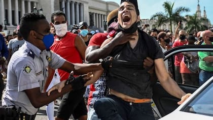 Cientos de personas fueron detenidas tras las protestas del 11 de julio pasado.
