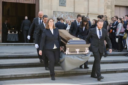 Cientos de personas lloran a la familia española fallecida en accidente de helicóptero en NY