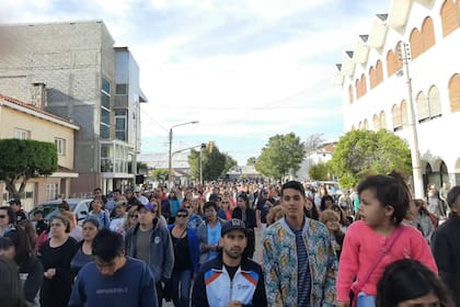 Cientos de personas marcharon ayer por las calles de Puerto Deseado para pedir justicia